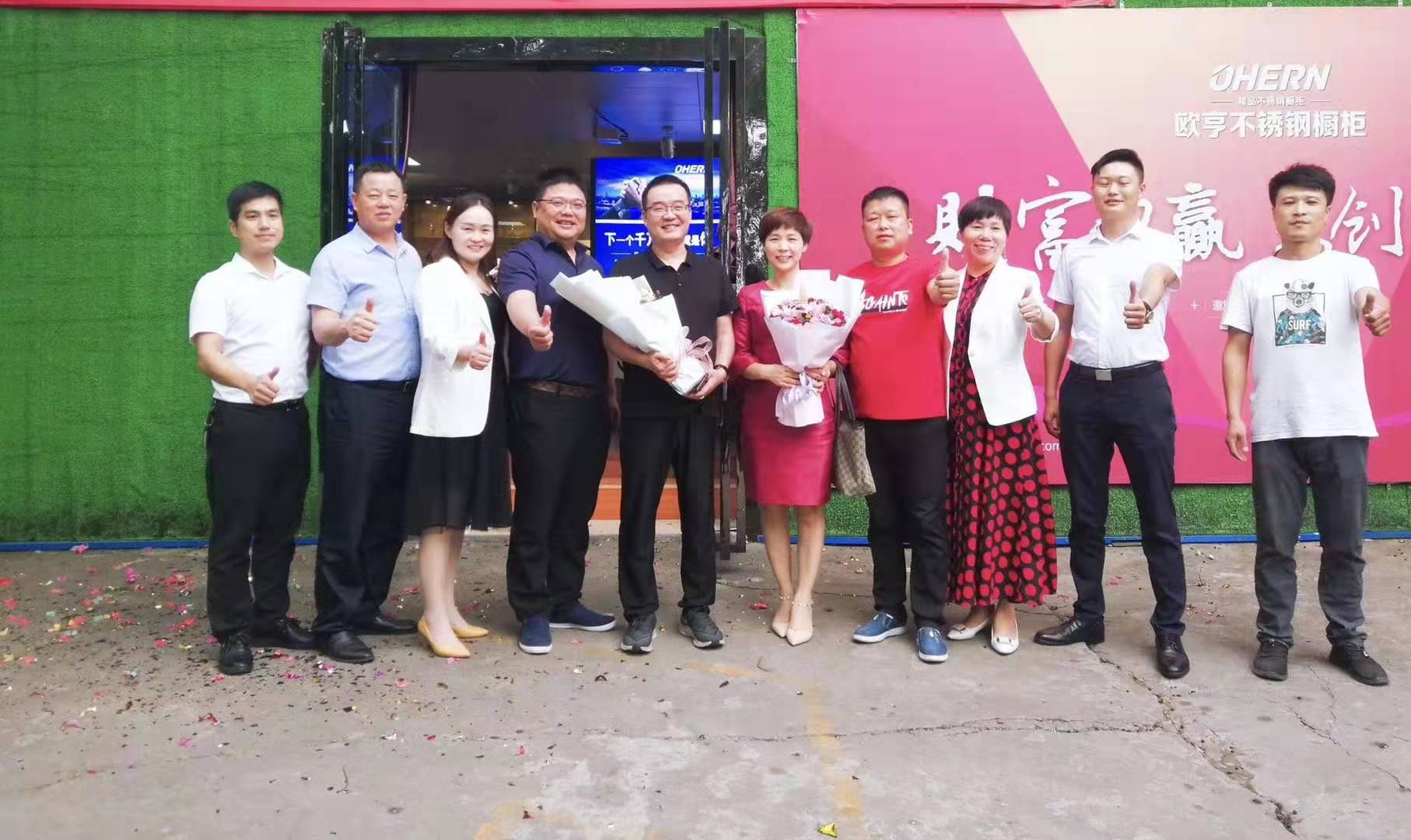 張中老師應(yīng)湖南歐亨櫥柜邀請實(shí)地輔導(dǎo)