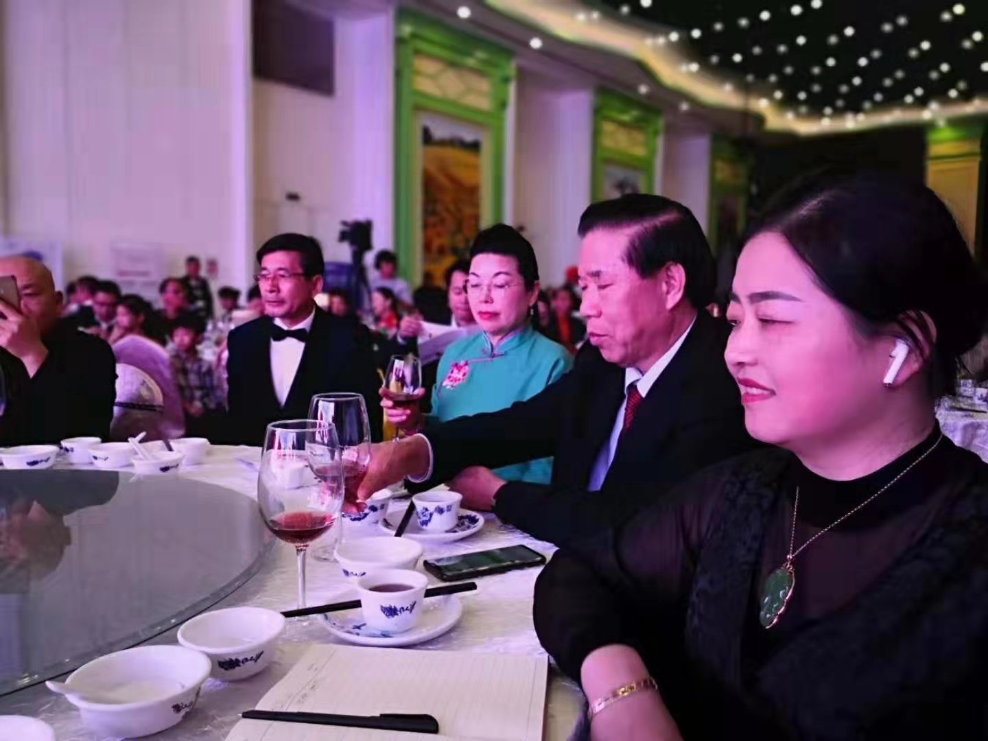 萬(wàn)合恒業(yè)參加青愛慈善盛典實(shí)圖